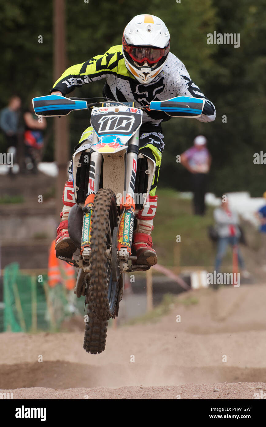 San Pietroburgo, Russia - 2 Settembre 2018: atleti competere nel terzo stadio di russo di Supercross campionato. Questa fase viene trattenuto sul motore racing Foto Stock