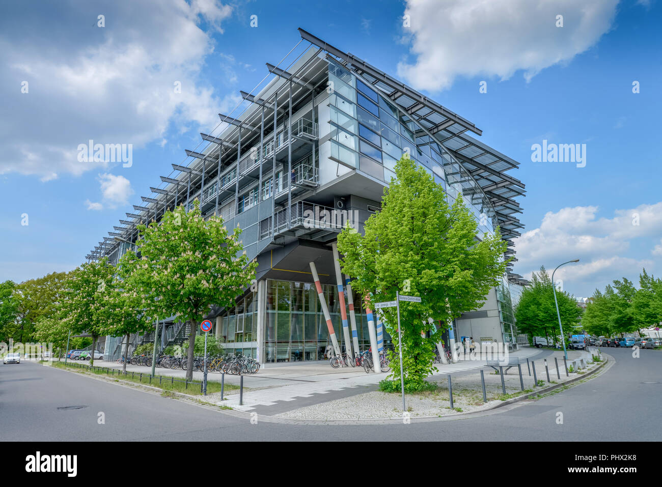 Filmuniversitaet Babelsberg Konrad Wolf, Marlene-Dietrich-Allee, Babelsberg, Potsdam, Brandeburgo, Deutschland Foto Stock