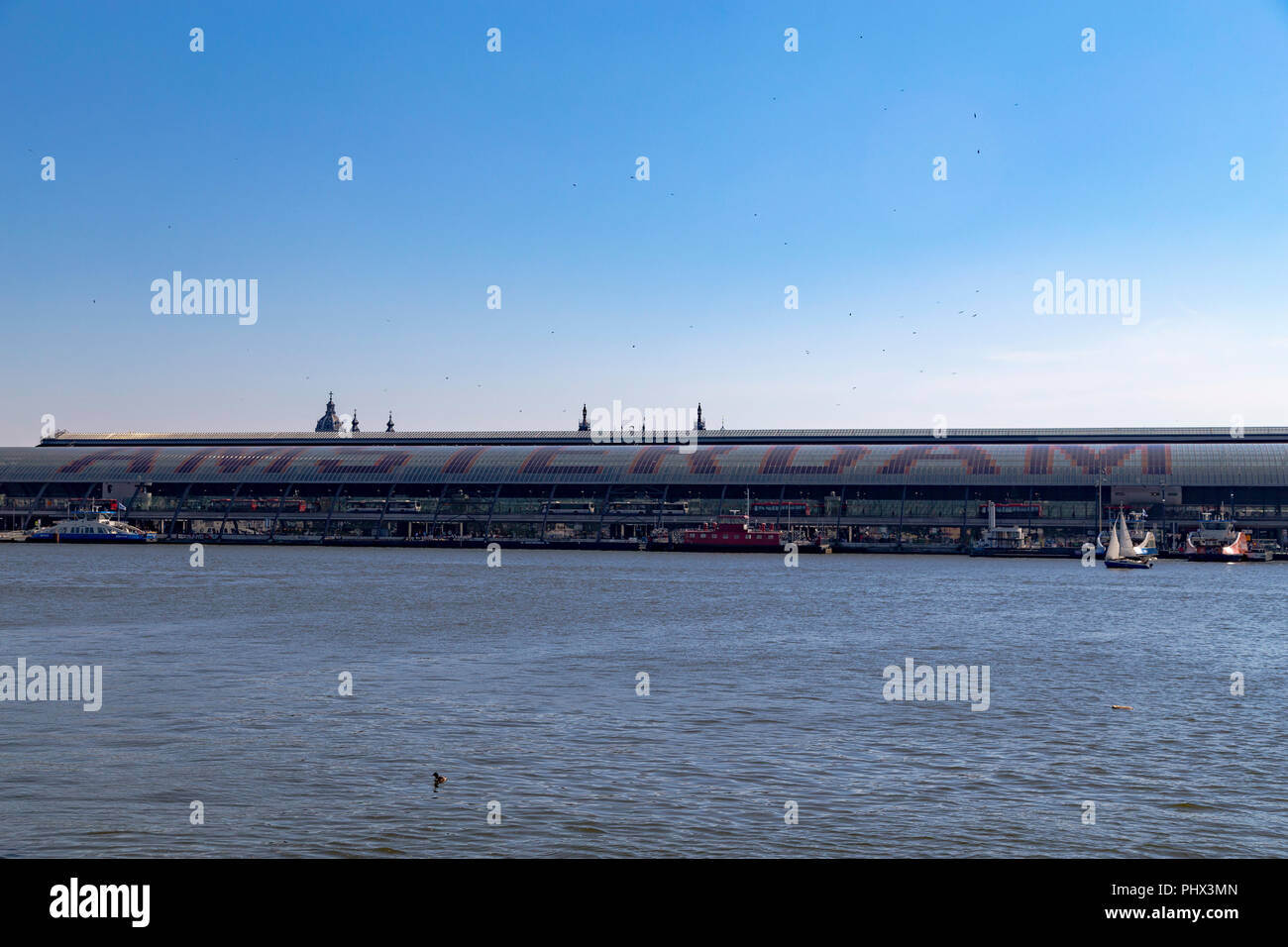 'Amsterdam Centraal stazione ferroviaria di Amsterdam, Paesi Bassi Foto Stock