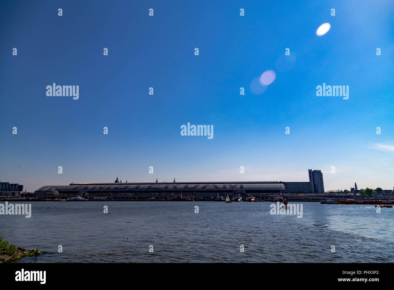 'Amsterdam Centraal stazione ferroviaria di Amsterdam, Paesi Bassi Foto Stock