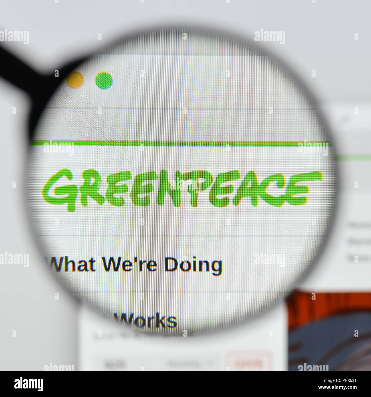 Milano, Italia - 20 agosto 2018: Sito web Greenpeace homepage. Il logo di Greenpeace visibile. Foto Stock
