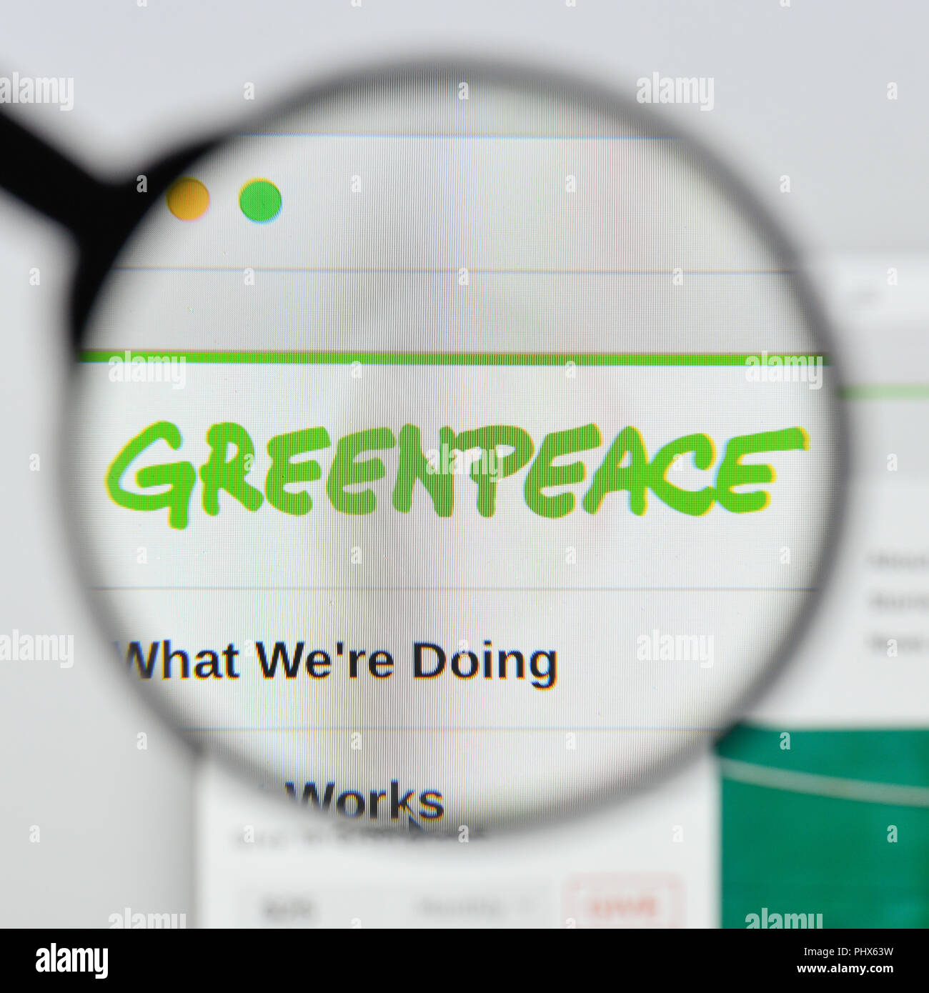 Milano, Italia - 20 agosto 2018: Sito web Greenpeace homepage. Il logo di Greenpeace visibile. Foto Stock