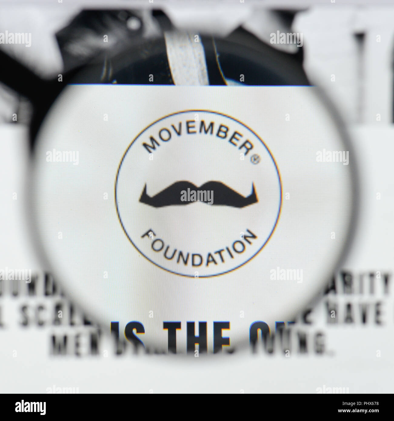 Milano, Italia - 20 agosto 2018: Movember Foundation website homepage. Fondazione Movember logo visibile. Foto Stock