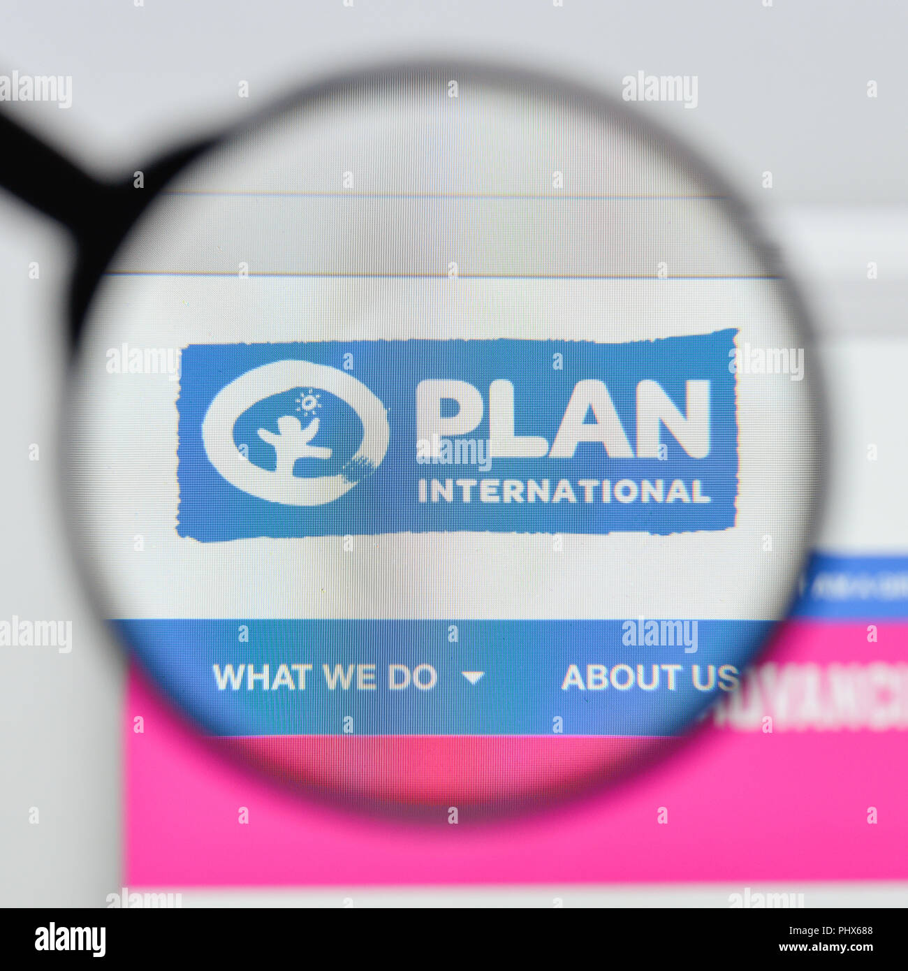 Milano, Italia - 20 agosto 2018: Plan International website homepage. PLAN International logo visibile. Foto Stock