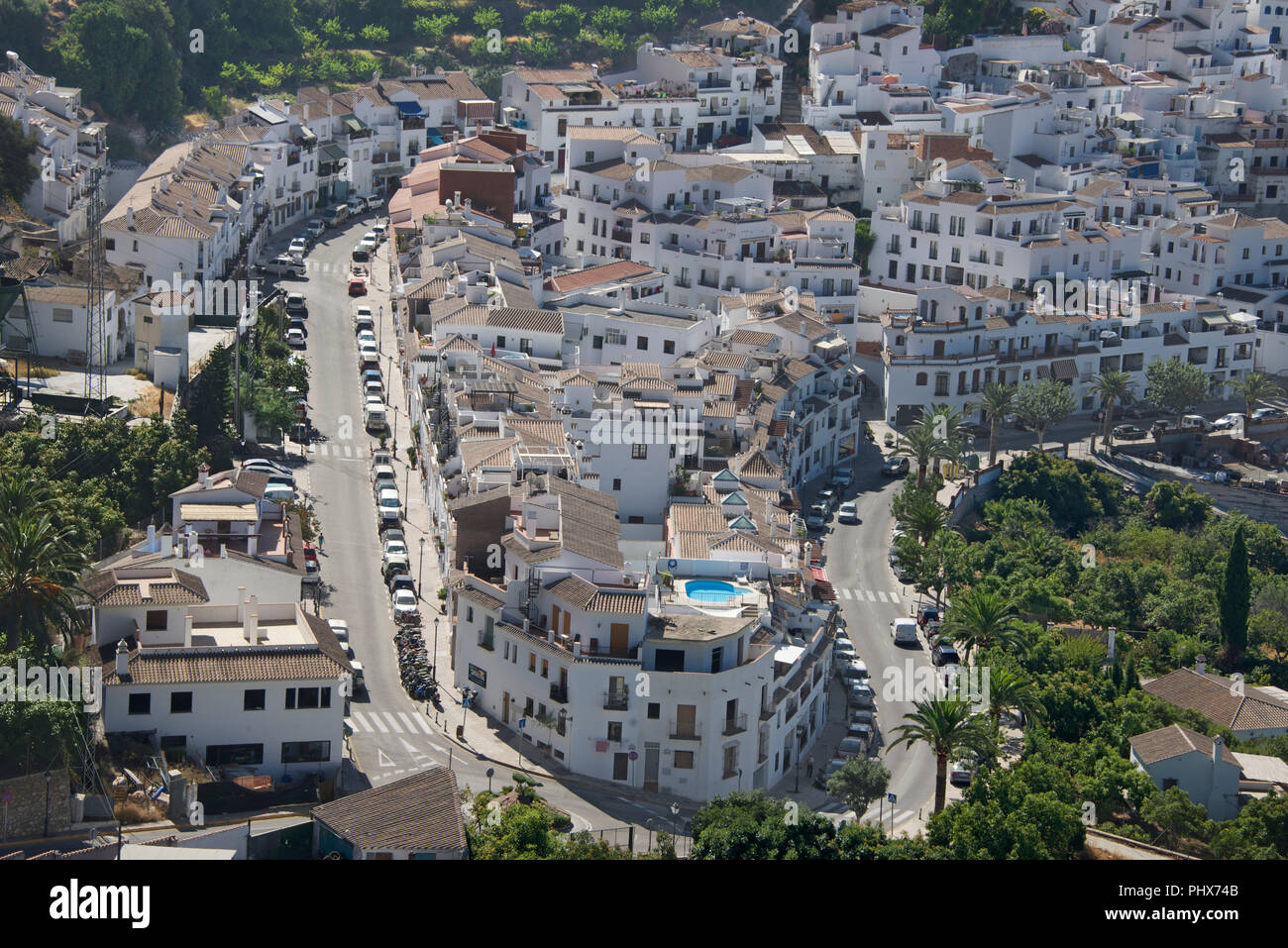 Vista superiore bianche case ed edifici Frigiliana Costa del Sol Andalucía Spagna Foto Stock