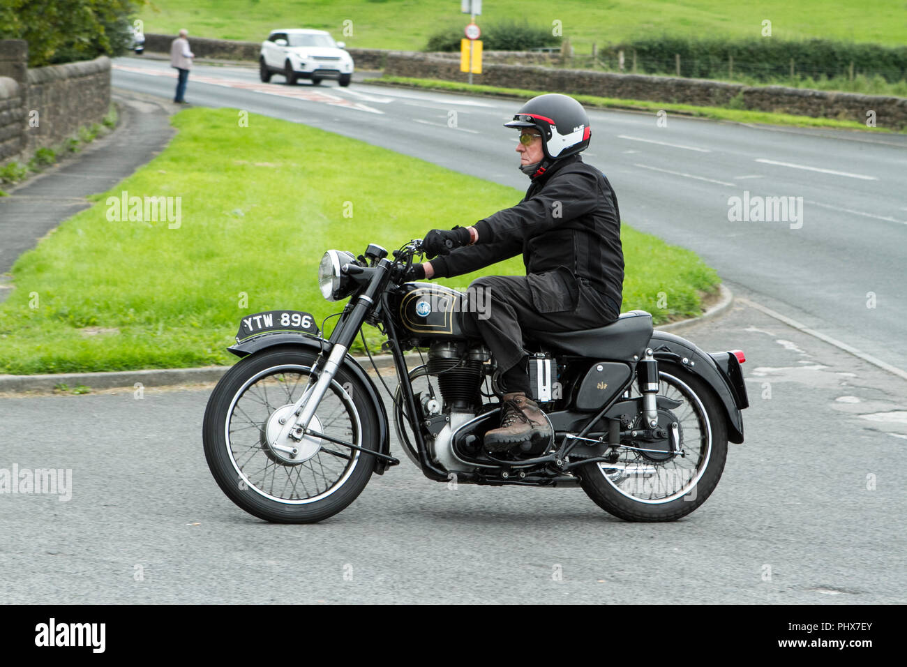 1854 Ajs motocicletta in corrispondenza Hoghton Tower classico annuale vintage auto da rally, REGNO UNITO Foto Stock