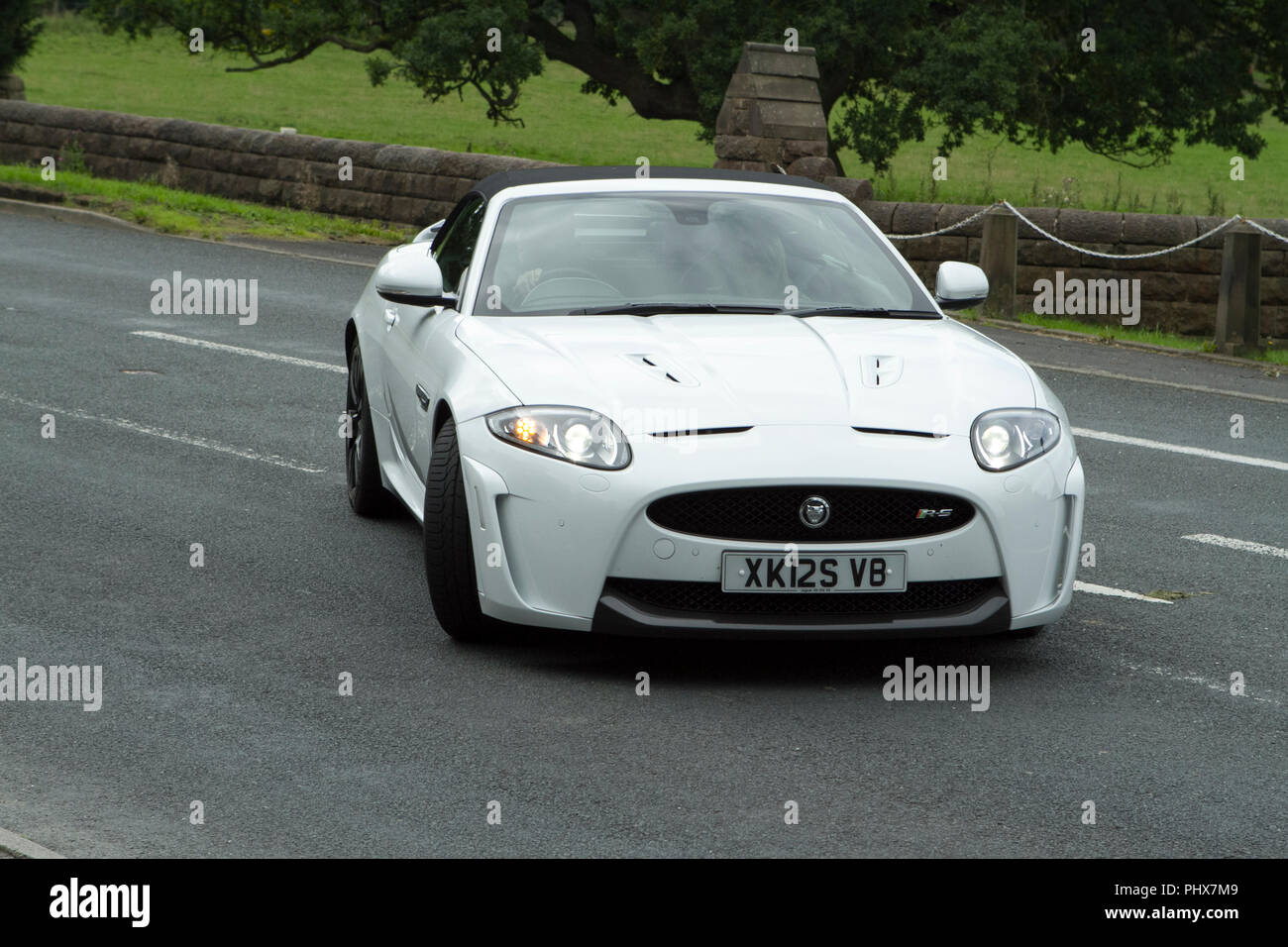 2012 la Jaguar XK R-S automatica a Hoghton Tower classico annuale vintage auto da rally, REGNO UNITO Foto Stock