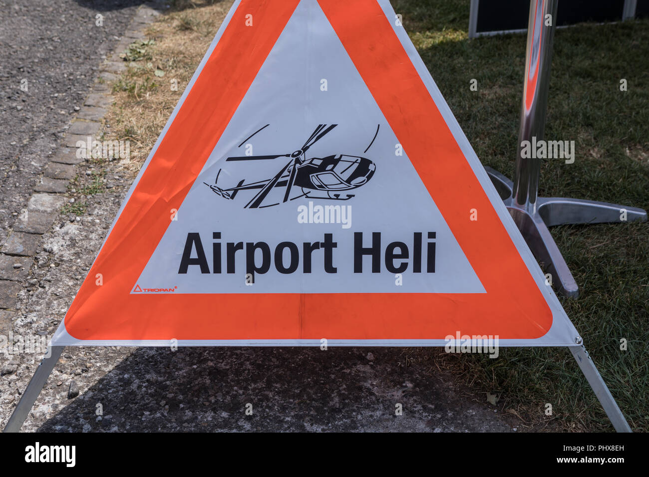 Il triangolo di avvertenza con airport heli Foto Stock