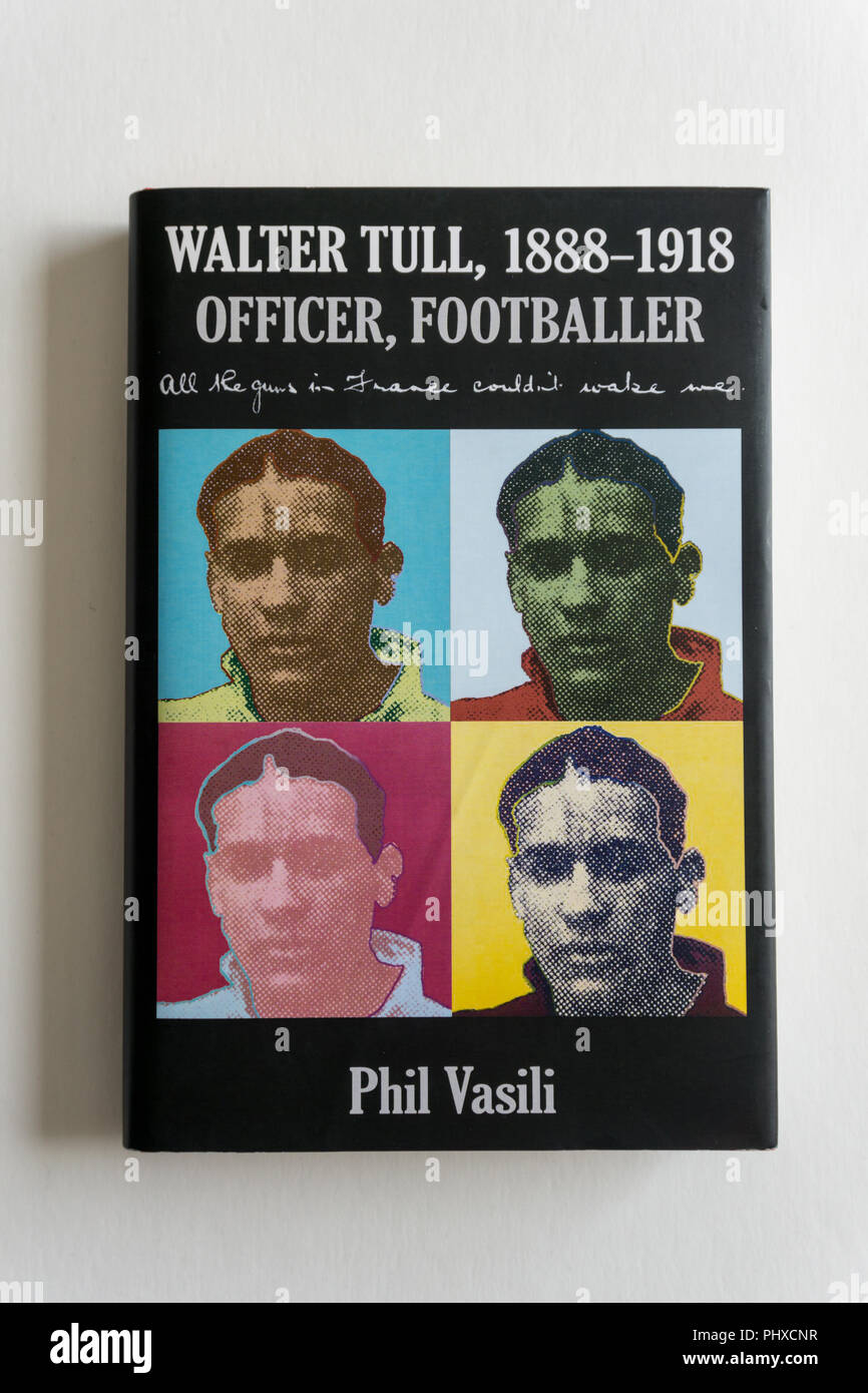 Biografia di Walter Tull dall'autore Phil Vassilij; Tull era un calciatore professionista e il primo nero officer in WW1 Foto Stock