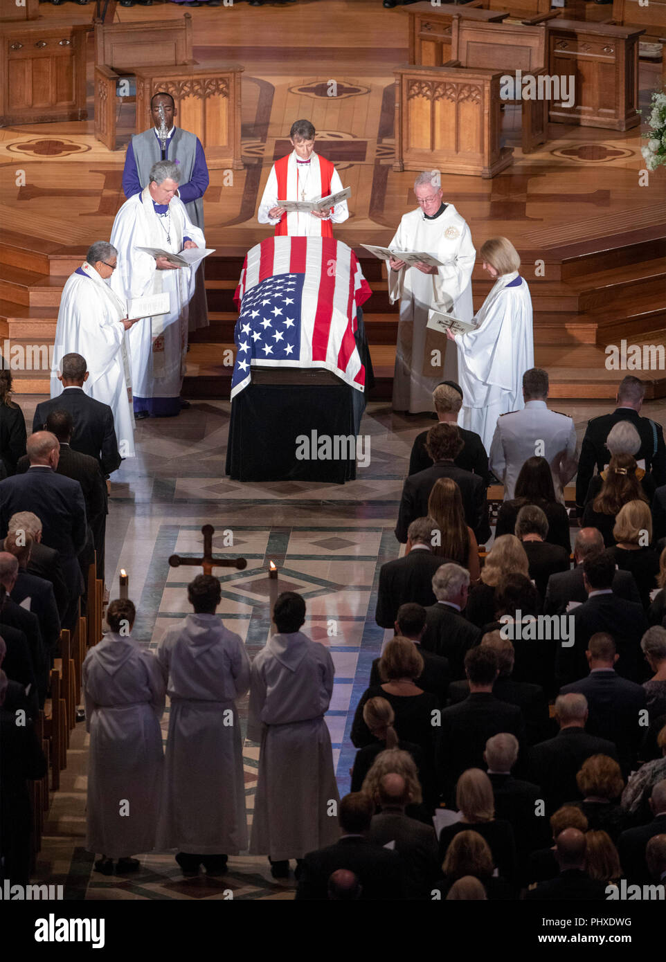 Washington, Stati Uniti d'America. 01 Sep, 2018. Memoriale di servizio per il ritardo di Stati Uniti il senatore John McCain S., III (repubblicano di Arizona) nella Cattedrale Nazionale di Washington a Washington, DC il Sabato, 1 settembre 2018. Credito: Ron Sachs/CNP (restrizione: NO New York o New Jersey o giornali quotidiani nel raggio di 75 miglia da New York City) | utilizzo del credito in tutto il mondo: dpa/Alamy Live News Foto Stock