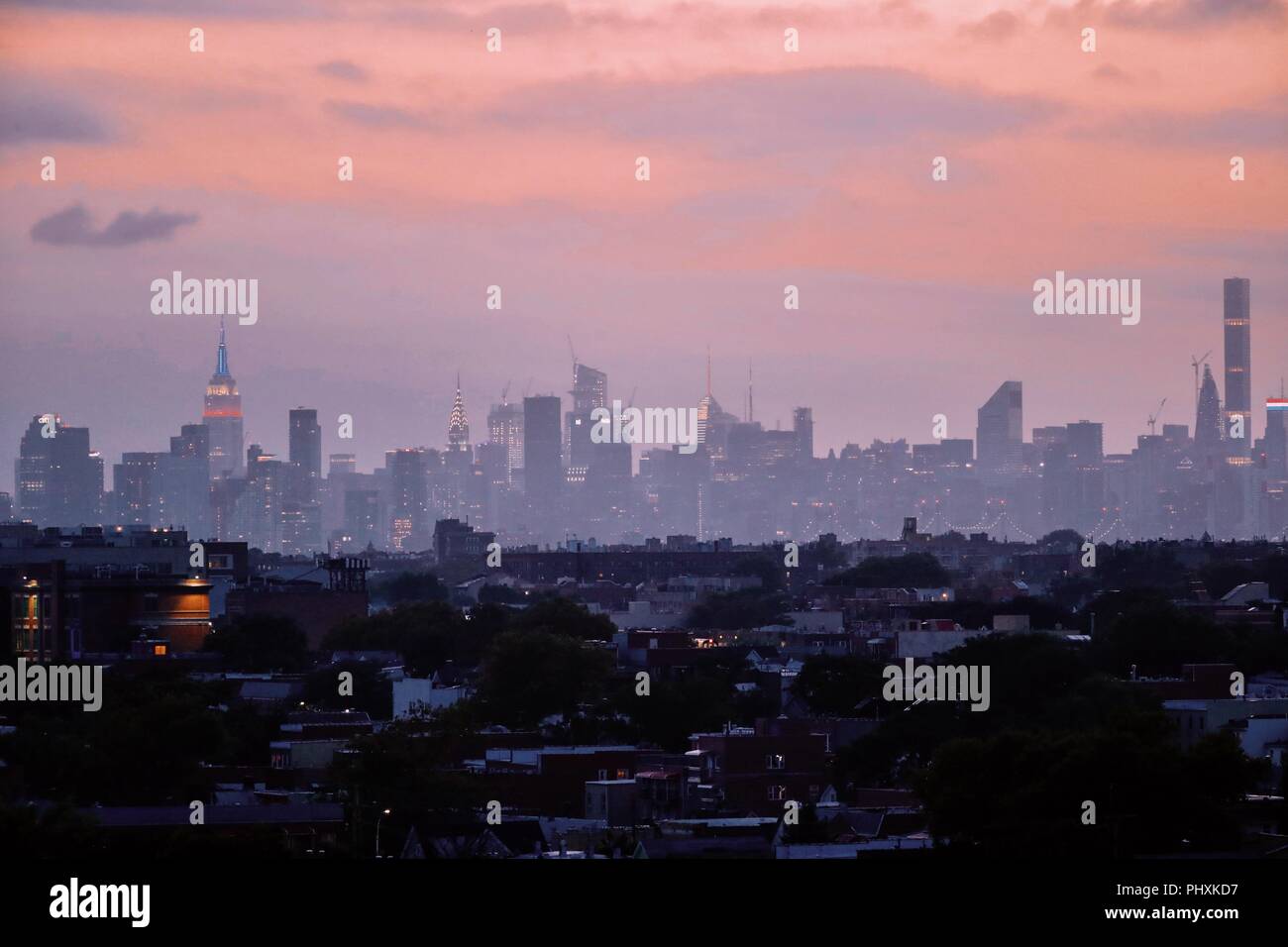 New York, Stati Uniti d'America. 2 Sep, 2018. Foto scattata il 7 settembre 2, 2018 mostra la skyline di Manhattan visto dall'Arthur Ashe Stadium di Flushing in New York City Borough of Queens, gli Stati Uniti, Sett. 2, 2018. Credito: Li Muzi/Xinhua/Alamy Live News Foto Stock