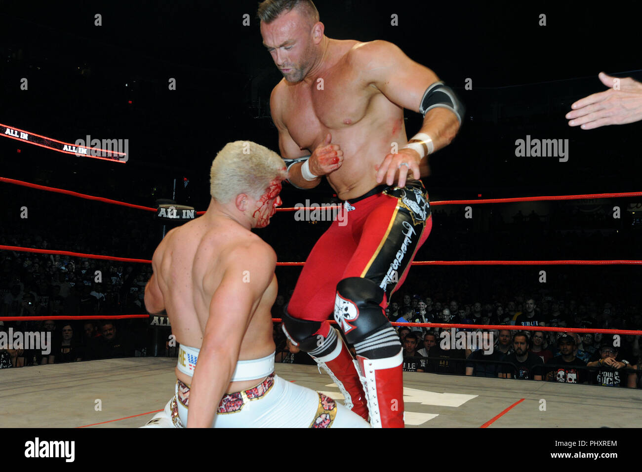 New York, NY, STATI UNITI D'AMERICA. 1 Sep, 2018. Cody Rhodes sconfigge Nick Aldis per la NWA World's Heavyweight Championship a 'Tutti nell' evento presso il Centro Sears il 1 settembre 2018 a Chicago, Illinois. Credito: Giorgio Napolitano/media/punzone Alamy Live News Foto Stock