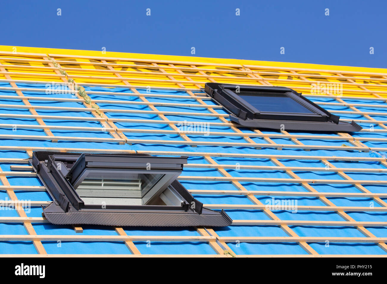 Casa sul tetto spiovente immagini e fotografie stock ad alta risoluzione -  Alamy