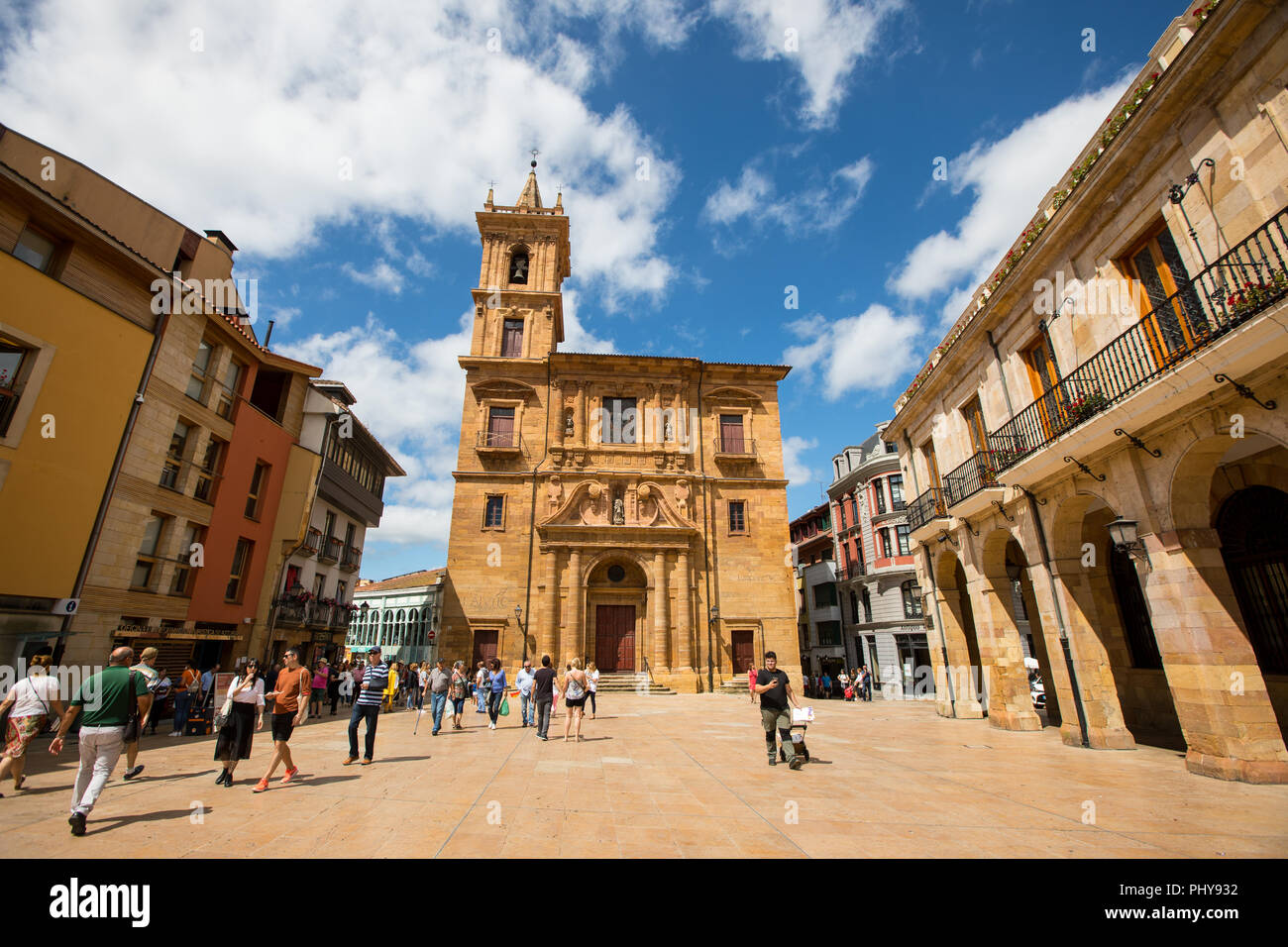 La città di Oviedo nelle Asturie, a nord ovest della Spagna Foto Stock