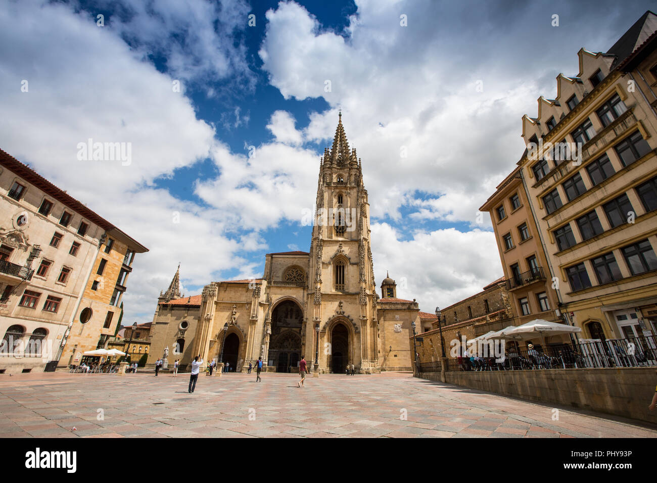 La città di Oviedo nelle Asturie, a nord ovest della Spagna Foto Stock