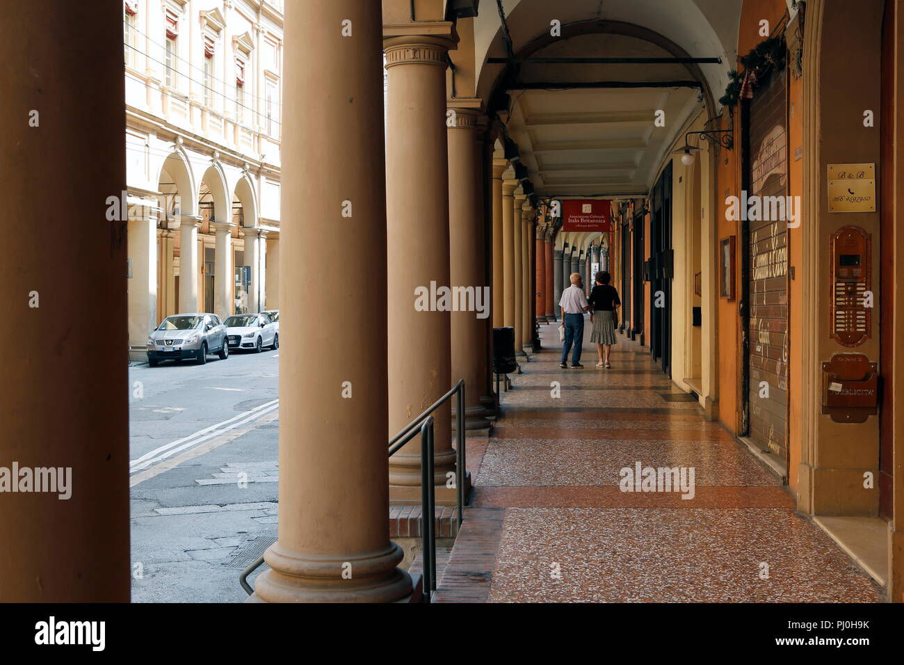 Tipici portici, Bologna, Emilia Romagna, Italia Foto Stock