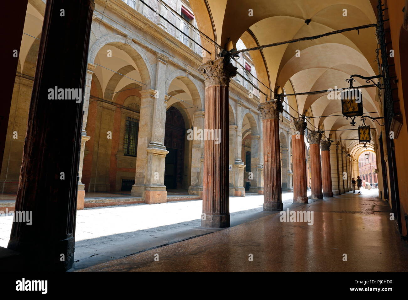 Tipici portici, Bologna, Emilia Romagna, Italia Foto Stock