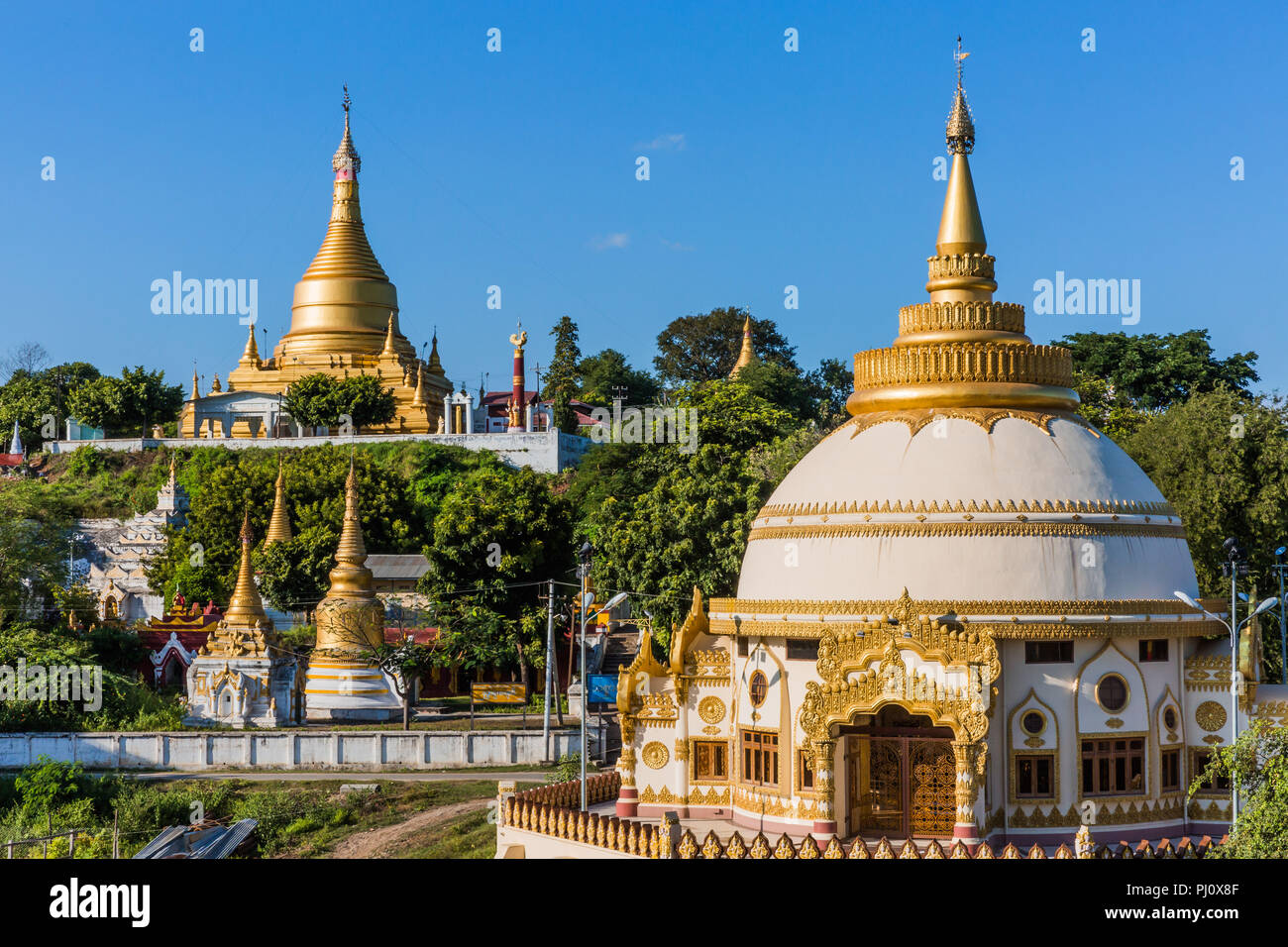 Sagaing hills e templi skyline vicino a Mandalay Myanmar (Birmania) Foto Stock