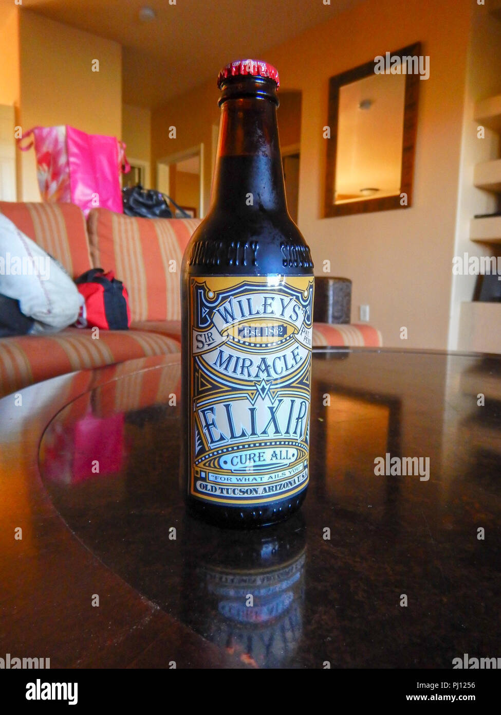 Miracolo Wileys Elixir curare tutti la bottiglia dal vecchio Tucson, Arizona. Foto Stock