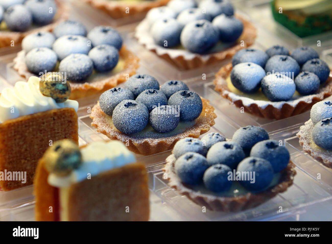 Catering impostare i cookie in pasticceria Foto Stock