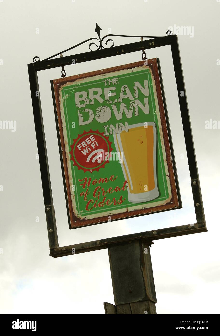Pubblicità segno al di fuori della Brean giù Inn nel villaggio di Brean vicino la città balneare di Burnham-on-Sea Somerset Inghilterra GB UK 2019 Foto Stock
