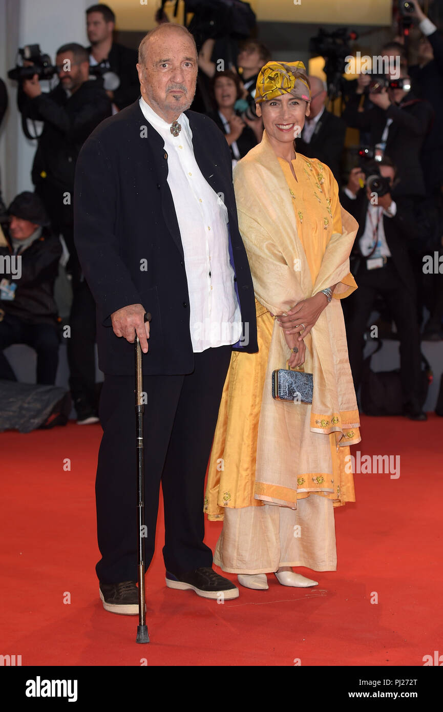 Venezia, Italia. 03Sep, 2018. 75° Festival del Cinema di Venezia, tappeto rosso film 'all eternità del gate del '. Nella foto: Jean Claude Carriere, Nahal Tajadod Credit: Indipendente Agenzia fotografica/Alamy Live News Foto Stock