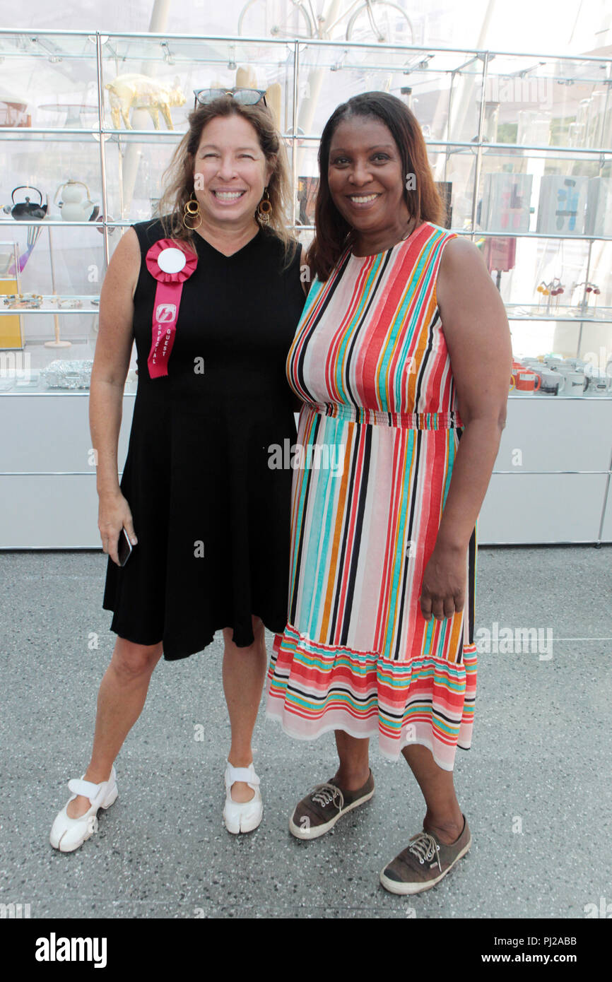 Brooklyn, New York, Stati Uniti d'America. 3 Sep, 2018. (L-R) Anne Pastenek, Shelby bianco e Leon Levy Direttore del Museo di Brooklyn e New York Public avvocato Leticia James frequentare la cinquantunesima annuale di West Indian Day Parade, che celebra tutte le cose grandi e buone entro i Caraibi comunità americana e tenuto lungo Brooklyn orientale Parkway su Sepetmber 3, 2018 in Brooklyn, New York. Credito: Mpi43/media/punzone Alamy Live News Foto Stock