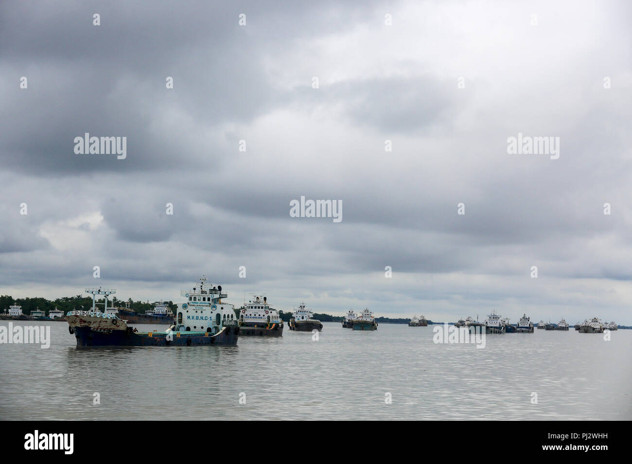 Nave ancorata sul fiume Pasur a Mongla.. Bangladesh Foto Stock