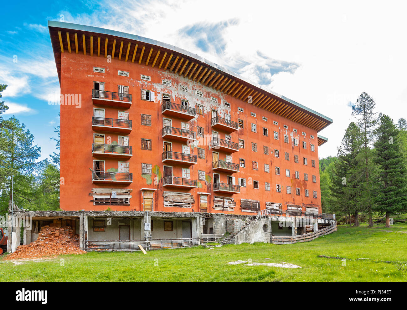 La rovina di Hotel Paradiso, Val Martello, Alto Adige Foto stock - Alamy