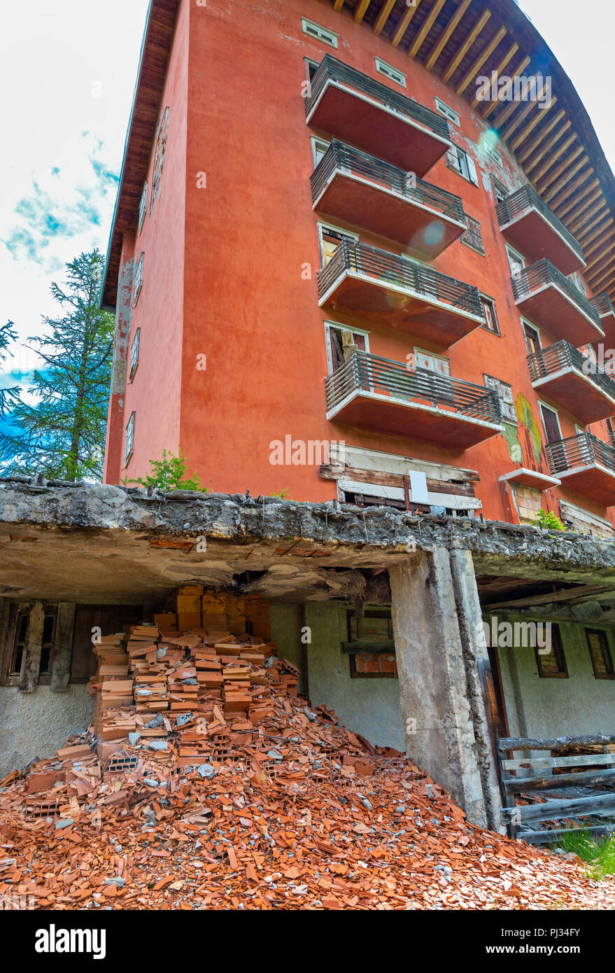 La rovina di Hotel Paradiso, Val Martello, Alto Adige Foto stock - Alamy