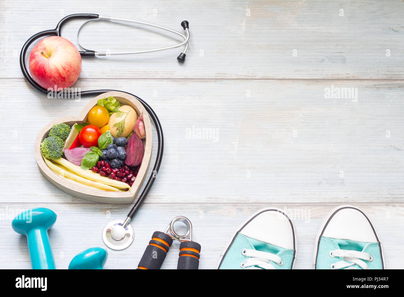 Uno stile di vita sano concetto con la dieta fitness e medicina Foto Stock
