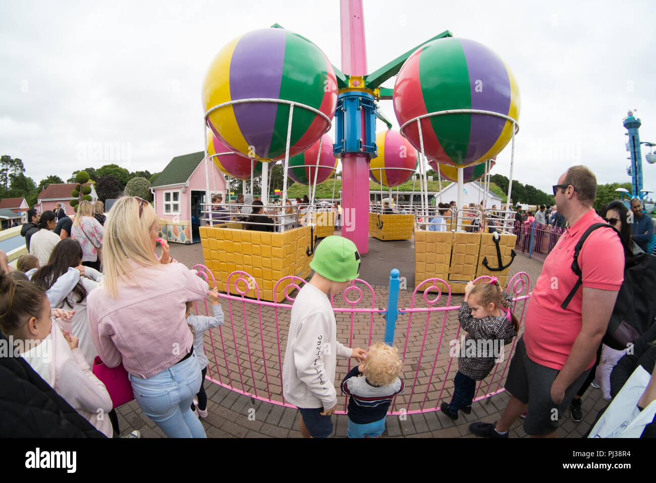 Peppa Pig's grande mongolfiera ride, Peppa pig mondo, Paultons Park , Romsey, Hampshire, Inghilterra, Regno Unito. Foto Stock