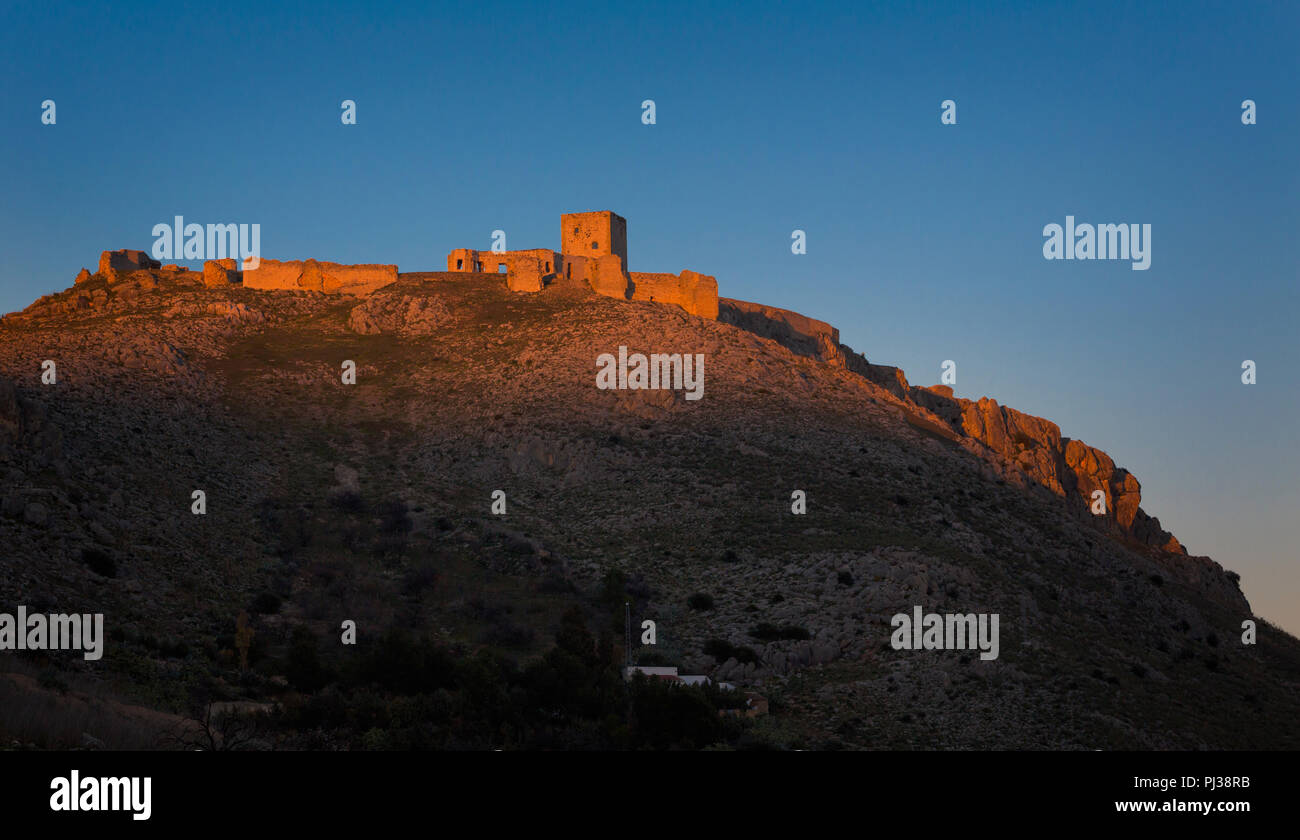 Teba, Malaga, Andalusia, Spagna; Castillo de la Estrella (castello della stella), la scena della battaglia di Teba, Agosto 25, 1330. Il cavaliere scozzese Sir James Foto Stock
