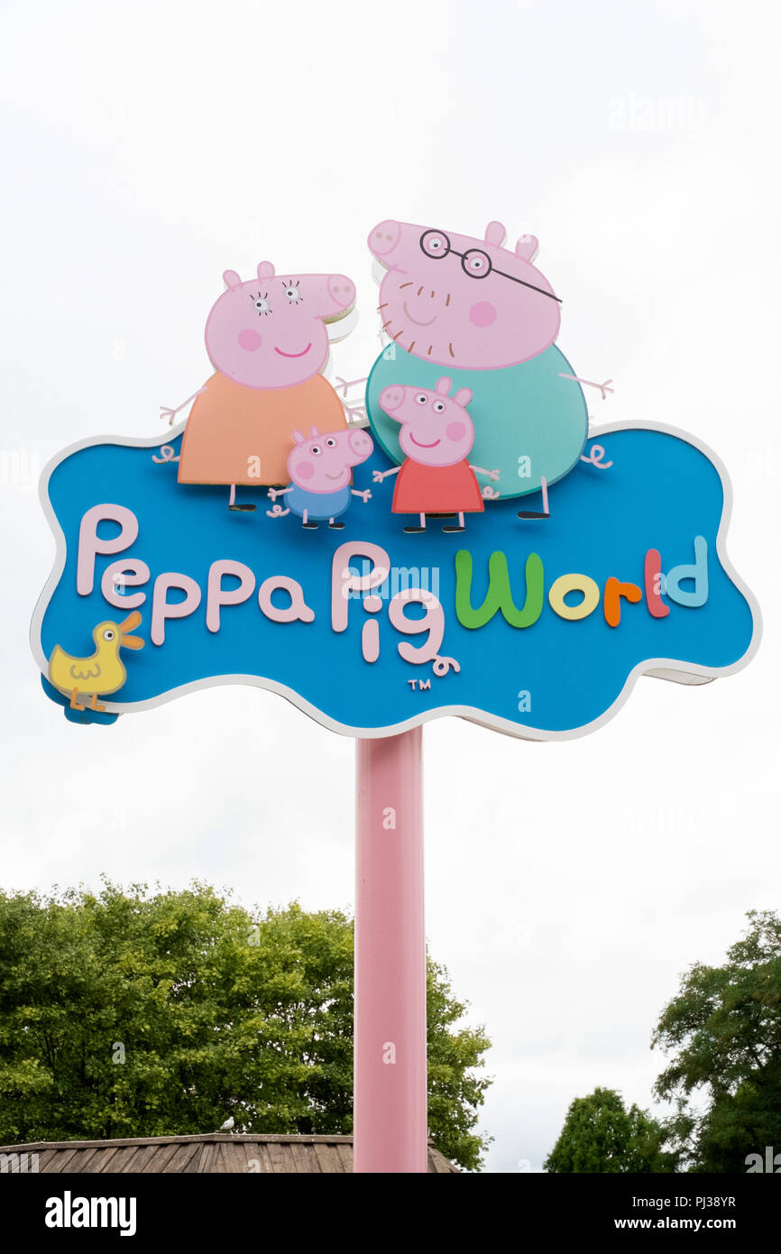 Peppa Pig mondo segno, Paultons park, otenza, Romsey, Southampton, Inghilterra, Regno Unito. Foto Stock