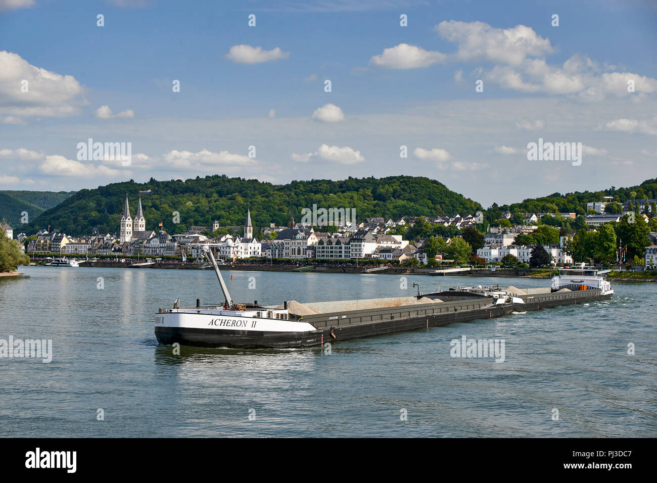 Acheronte II (Pushtow bettolina, 198m) il trasporto di inerti sul fiume Reno passato Boppard Foto Stock