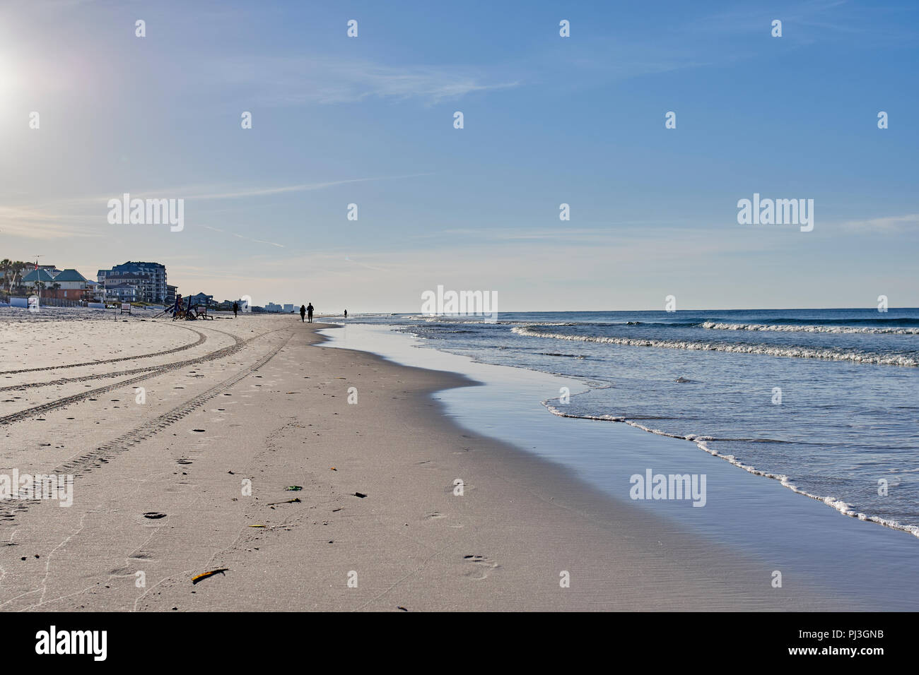 Sunrise o la mattina presto su di una spiaggia di sabbia bianca in Florida o in Alabama, STATI UNITI D'AMERICA, panhandle vicino a Destin famiglie dove andare per una vacanza o per un soggiorno di vacanza. Foto Stock