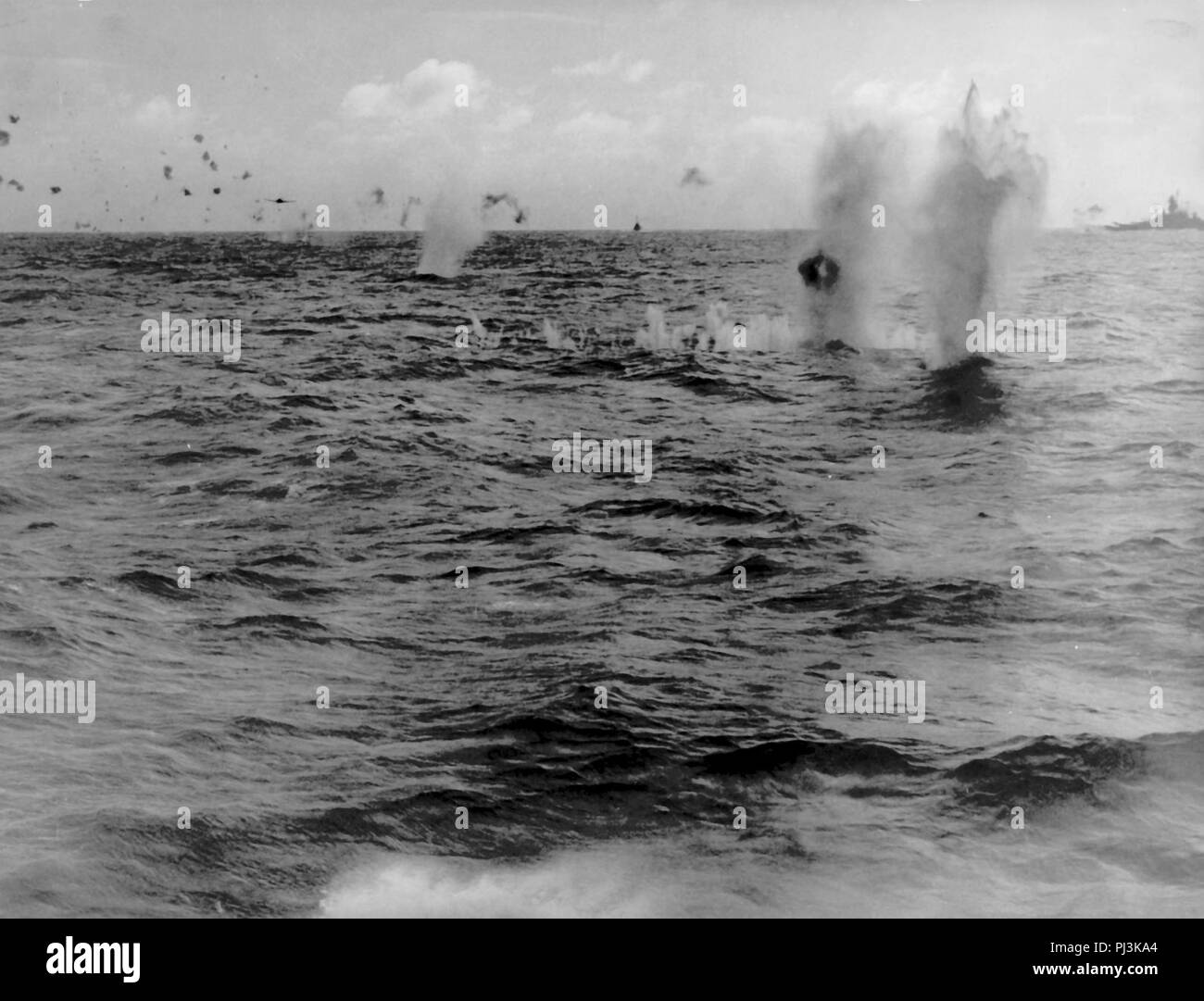 B6N scende siluro off USS Essex (CV-9) nel mese di ottobre 1944. Foto Stock