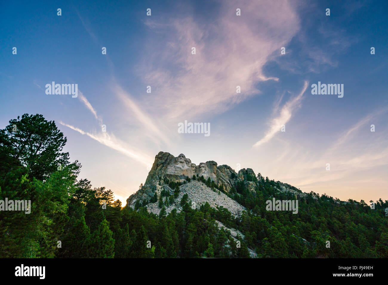 Il monte Rushmore natonal memorial al tramonto. Foto Stock