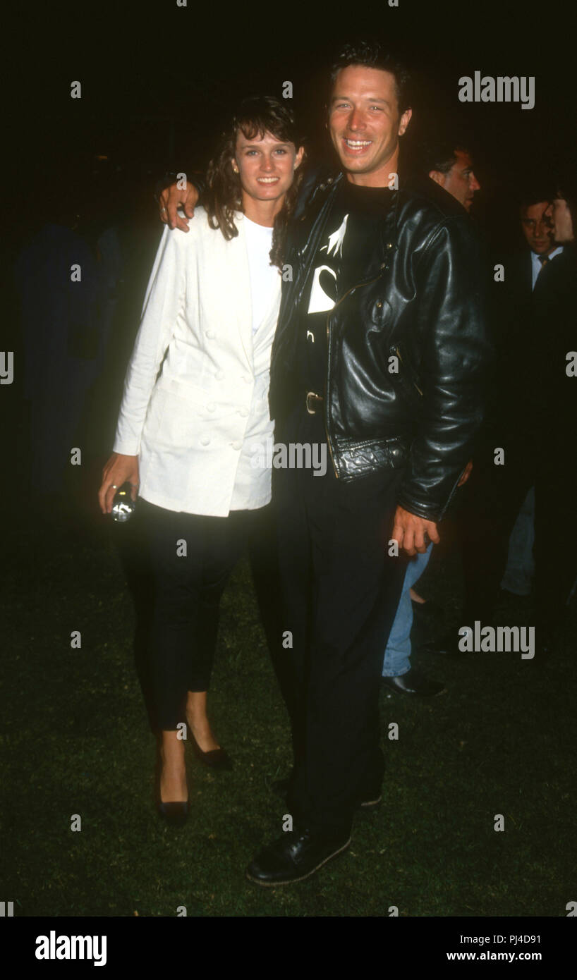 LOS ANGELES, CA - 9 settembre: Attore Brian Wimmer (R) e valutazione frequentare il nono annuale degli MTV Video Music Awards il 9 settembre 1992 presso il padiglione di Pauley, UCLA a Westwood, Los Angeles, California. Foto di Barry re/Alamy Stock Photo Foto Stock