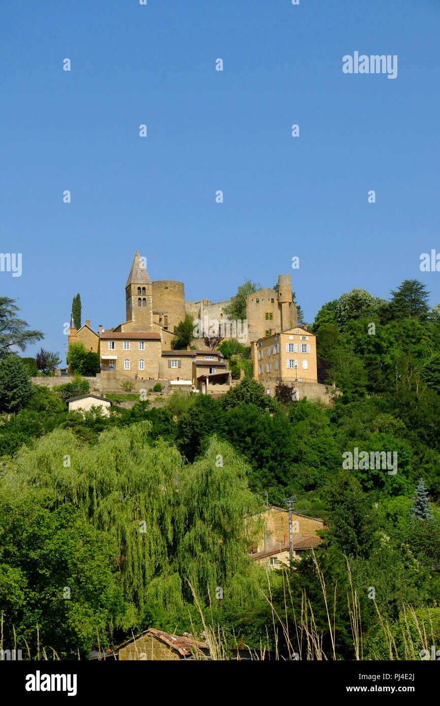 Chatillon (sud-est della Francia): la città e le rovine della vecchia Chatillon-d'Azergues castello fortificato (XII secolo) Foto Stock