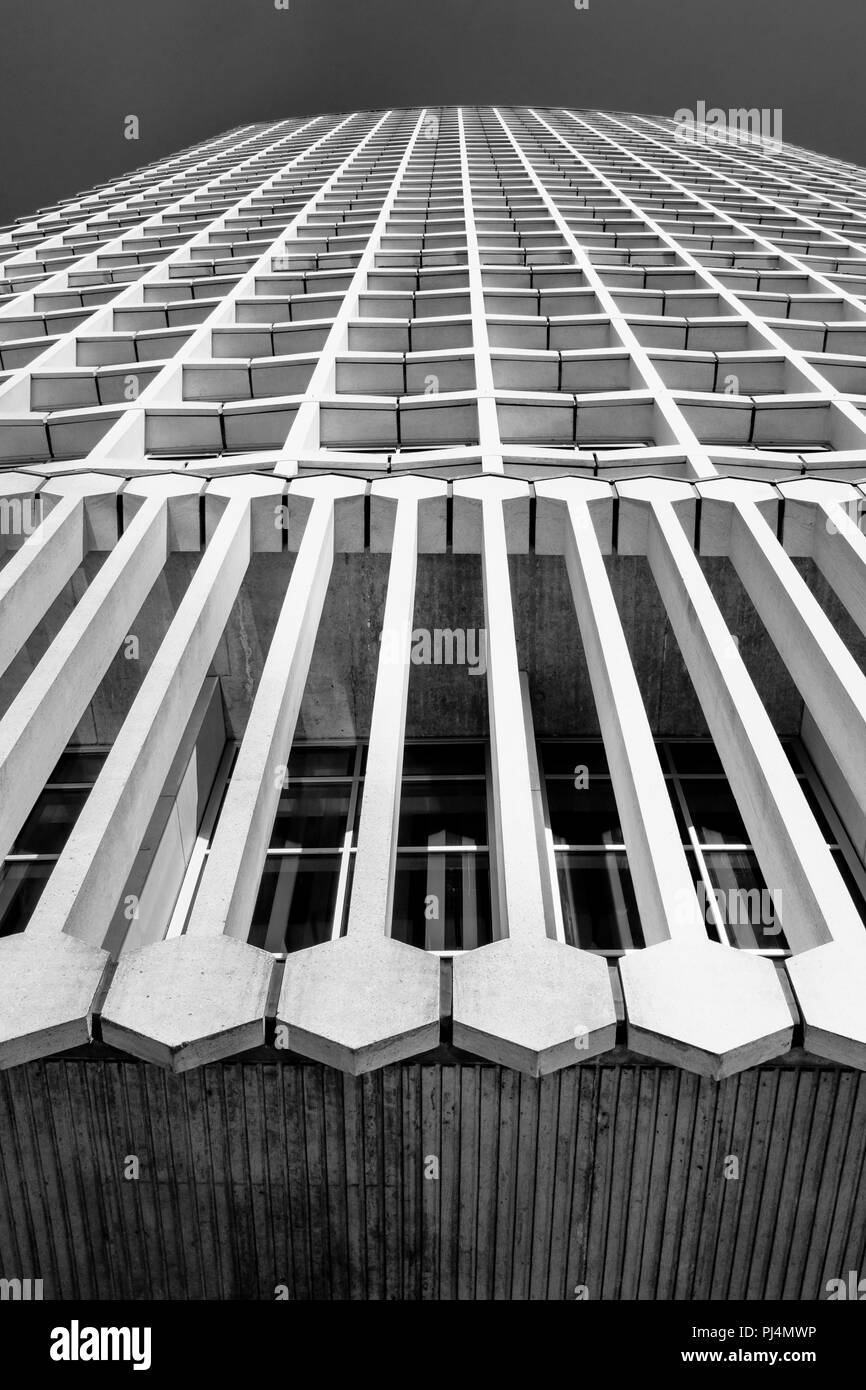 Dettaglio architettura in bianco e nero, edificio Centre Point, Londra, Regno Unito Foto Stock