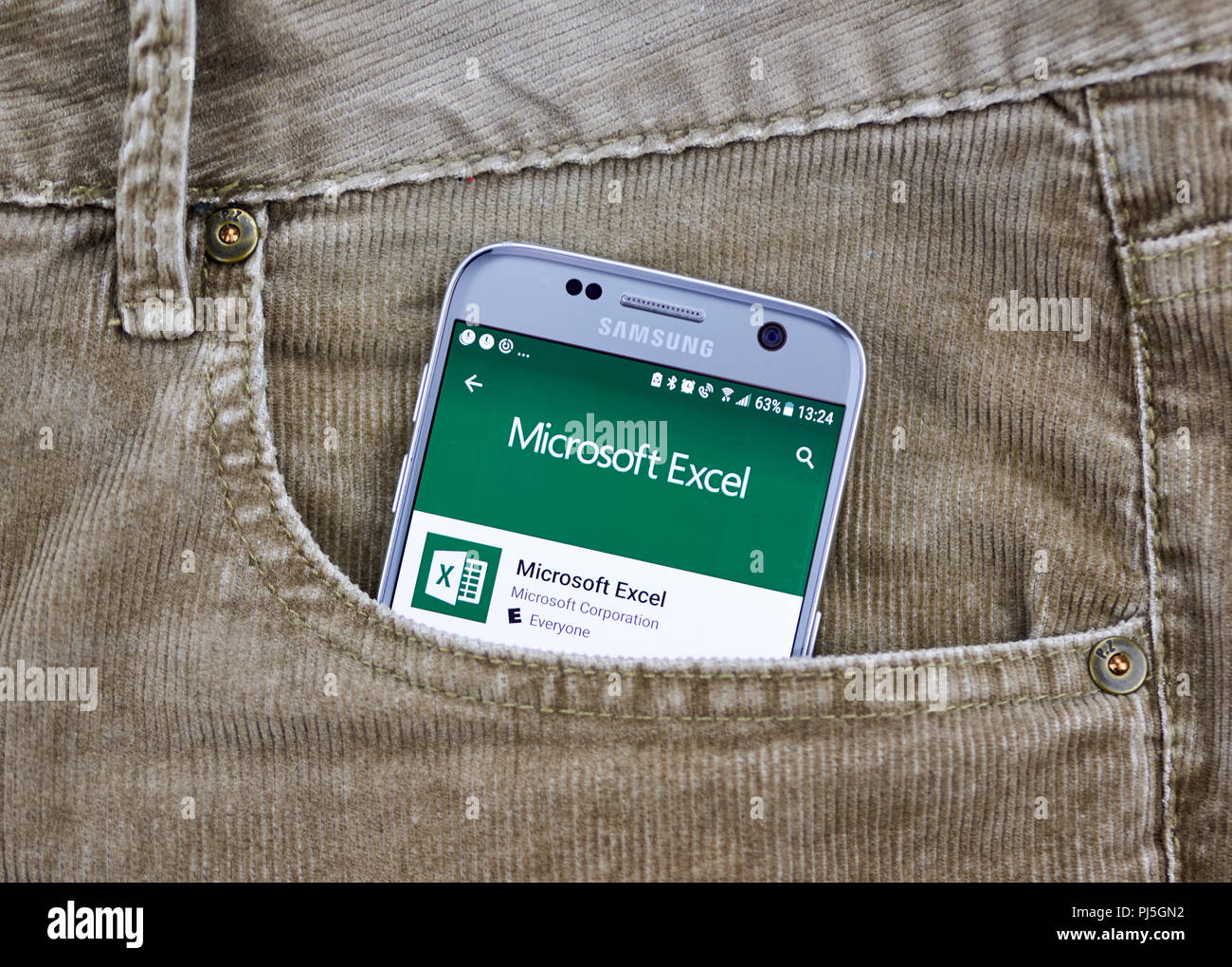 MONTREAL, Canada - 10 ottobre 2017 Microsoft Office Excel applicazione Android. Microsoft Office è una famiglia di software client, il software server e s Foto Stock