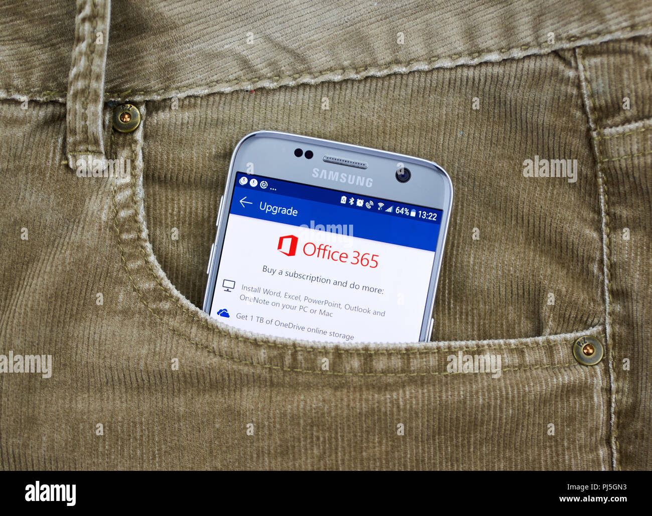 MONTREAL, Canada - 10 ottobre 2017 Microsoft Office 365 applicazione Android. Microsoft Office è una famiglia di software client, il software server e ser Foto Stock