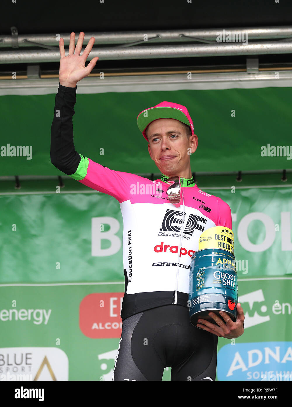 Team EF Education First - Drapac p/b Cannondale's Hugh Carthy sul podio dopo essere diventato miglior pilota britannico durante la terza fase dell'Ovo Energy Tour della Gran Bretagna 2018 a Bristol. Stampa foto di associazione. Picture Data: martedì 4 settembre, 2018. Vedere PA storia Tour in Bicicletta di Gran Bretagna. Foto di credito dovrebbe leggere: David Davies/PA FILO Foto Stock