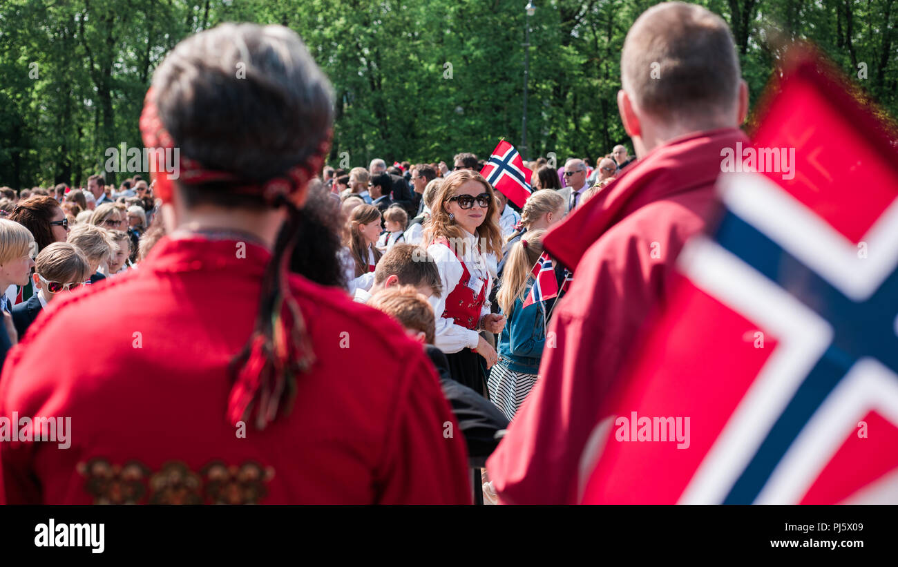 Giornata della Costituzione norvegese, 17th maggio, sfilata alla porta Karl Johans, Oslo, Norvegia Foto Stock