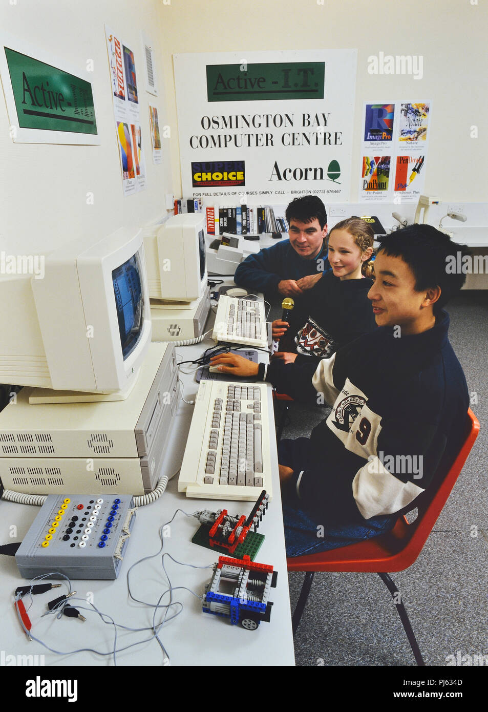 Acorn computer Center a Osmington Bay SuperChoice attività kids camp, Dorset, Inghilterra, Regno Unito. Circa novanta Foto Stock