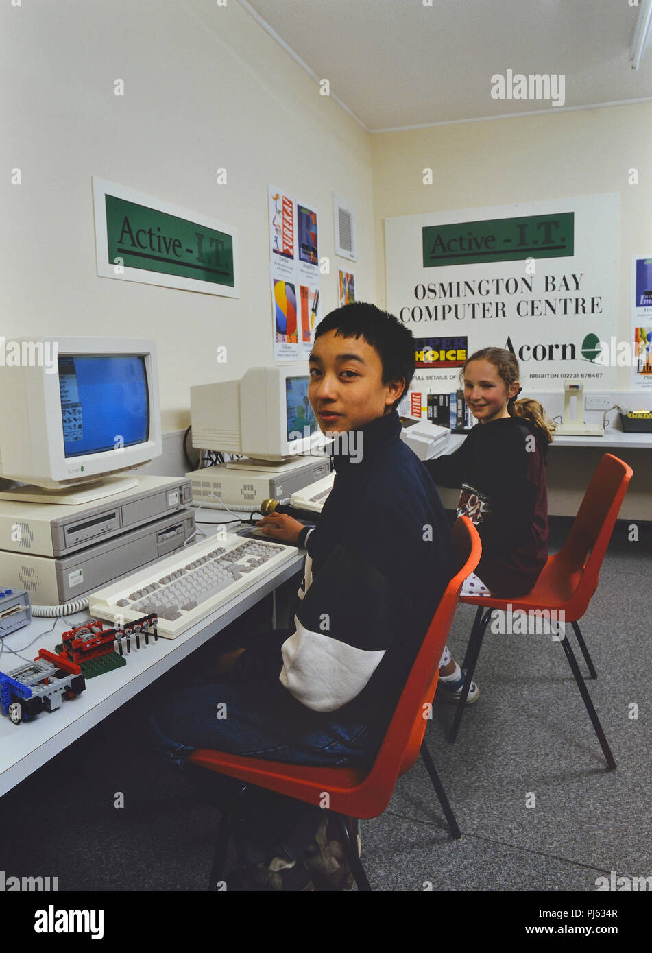 Acorn computer Center a Osmington Bay SuperChoice attività kids camp, Dorset, Inghilterra, Regno Unito. Circa novanta Foto Stock