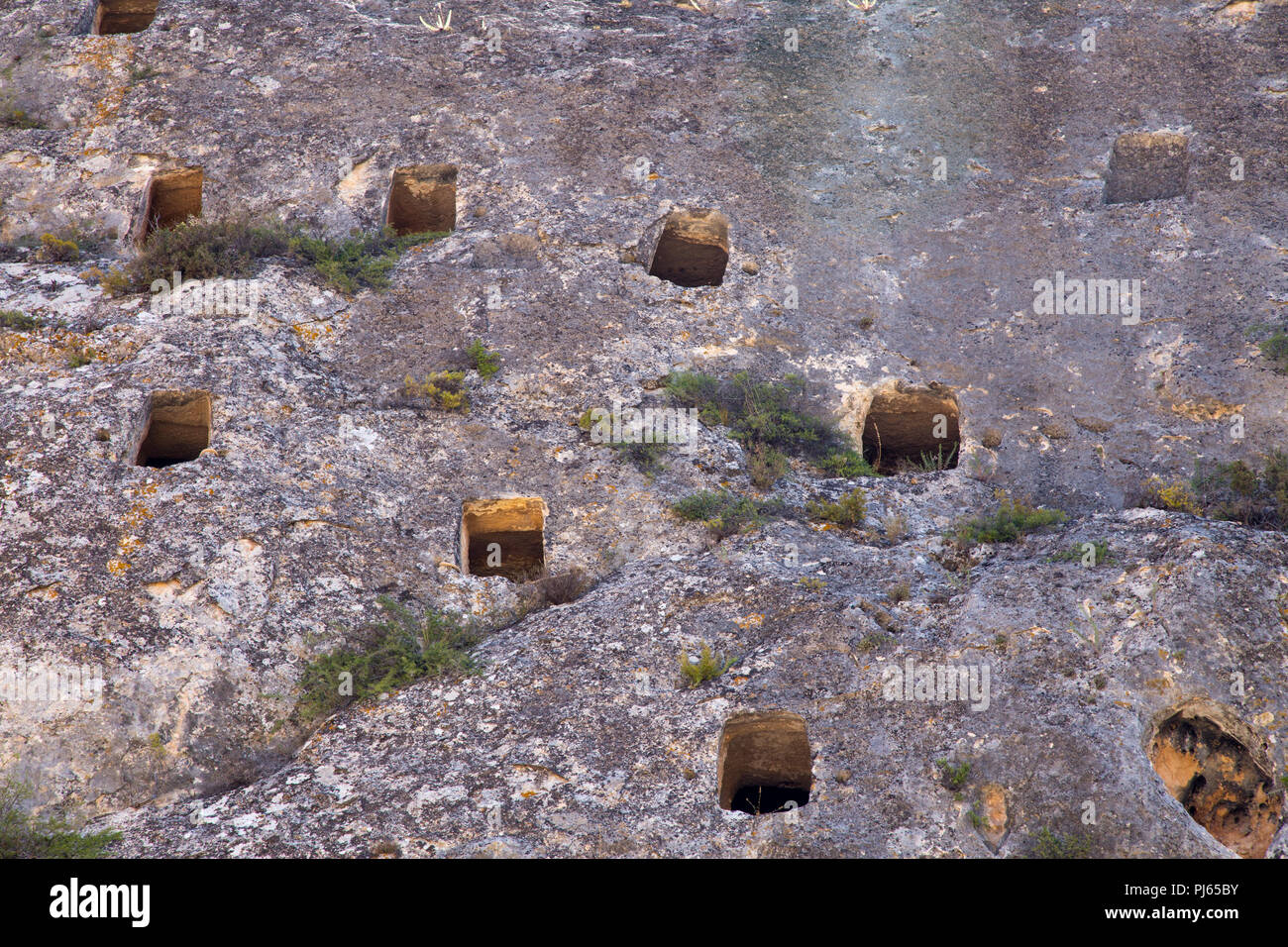 Covetes dels Moros, pensato per essere moresco magazzino berbero grotte a Bocairent, Comunità Valenciana, Spagna Foto Stock
