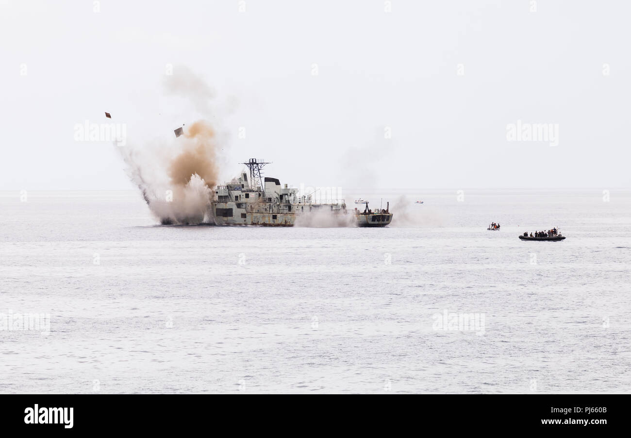 L'Isola di Madeira, Portogallo. 04 settembre del 2018, Camara de Lobos: portoghese "Afonso Cerqueira' fregata per essere affondato nel "Parque Marinho do Cabo Girao', l'isola di Madeira, Portogallo. Credito: Cícero Castro/Alamy Live News Foto Stock