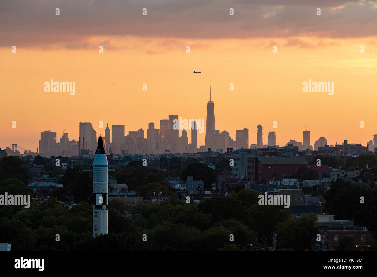 New York, Stati Uniti d'America. 4 Sep, 2018. Foto scattata il 7 settembre 4, 2018, mostra la skyline di Manhattan visto dall'Arthur Ashe Stadium di Flushing in New York City Borough of Queens, gli Stati Uniti. Credito: Li Muzi/Xinhua/Alamy Live News Foto Stock
